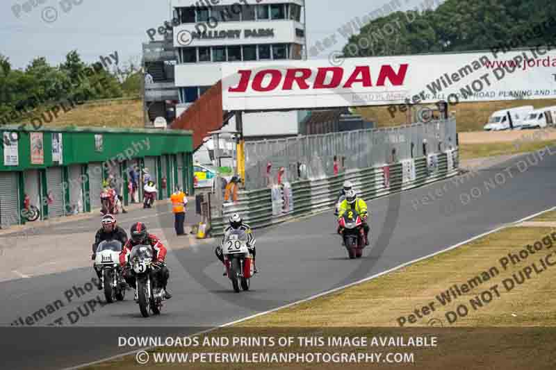 Vintage motorcycle club;eventdigitalimages;mallory park;mallory park trackday photographs;no limits trackdays;peter wileman photography;trackday digital images;trackday photos;vmcc festival 1000 bikes photographs